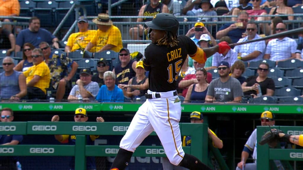 Pittsburgh Pirates Oneil Cruz (15) bats during a spring training baseball  game against the Baltimore Orioles