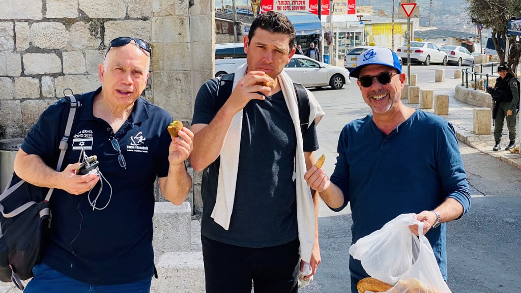Ian Kinsler (center) in Jerusalem last year with Danny Grossman (left) and Peter Kurz (right).