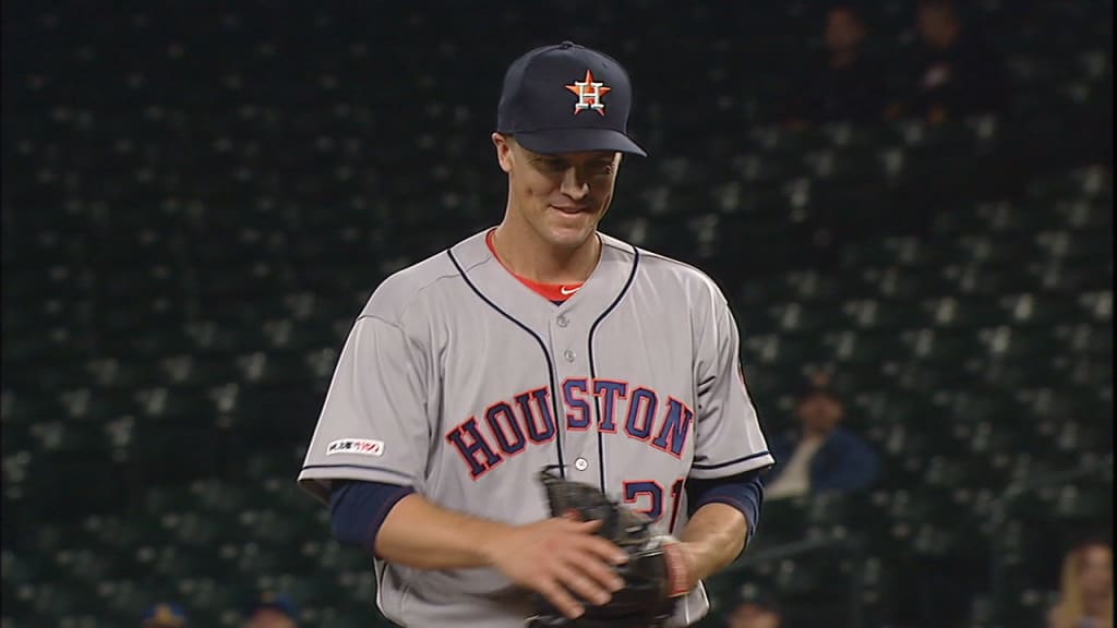 Astros' Zack Greinke throws 54-mph EEPHUS! Then relaxes on field