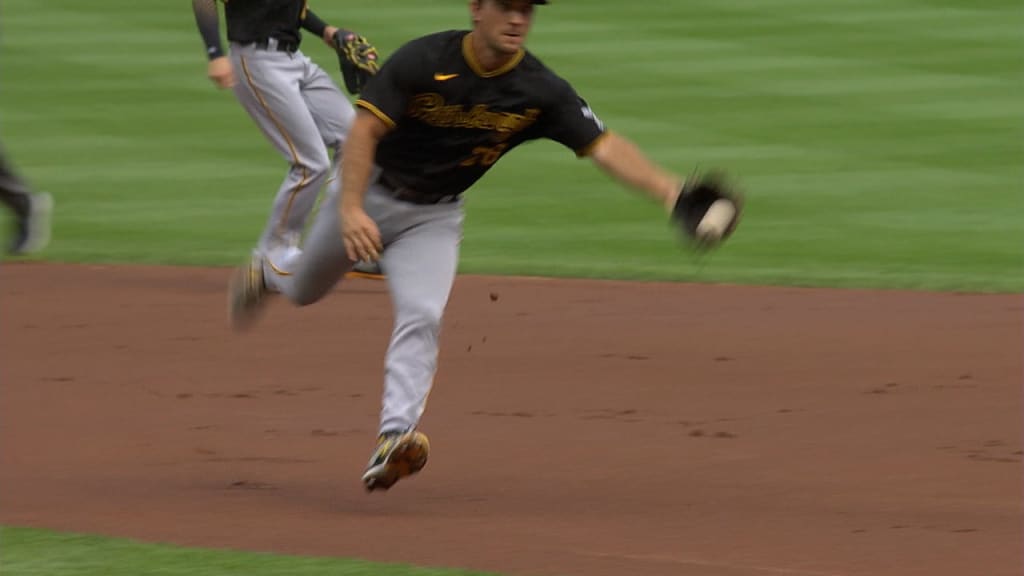 Cincinnati Reds left fielder Shogo Akiyama (4) fields a ball hit by  Pittsburgh Pirates' Jacob Stallings