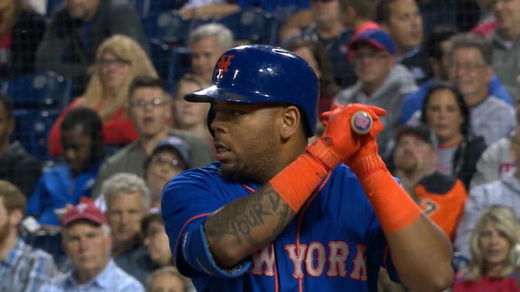 Yoenis Cespedes of the New York Mets and Josh Smoker of the New York  News Photo - Getty Images