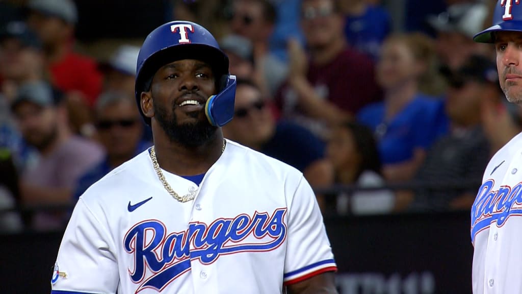 Texas Rangers' Ezequiel Duran breaks his bat on a groundout during