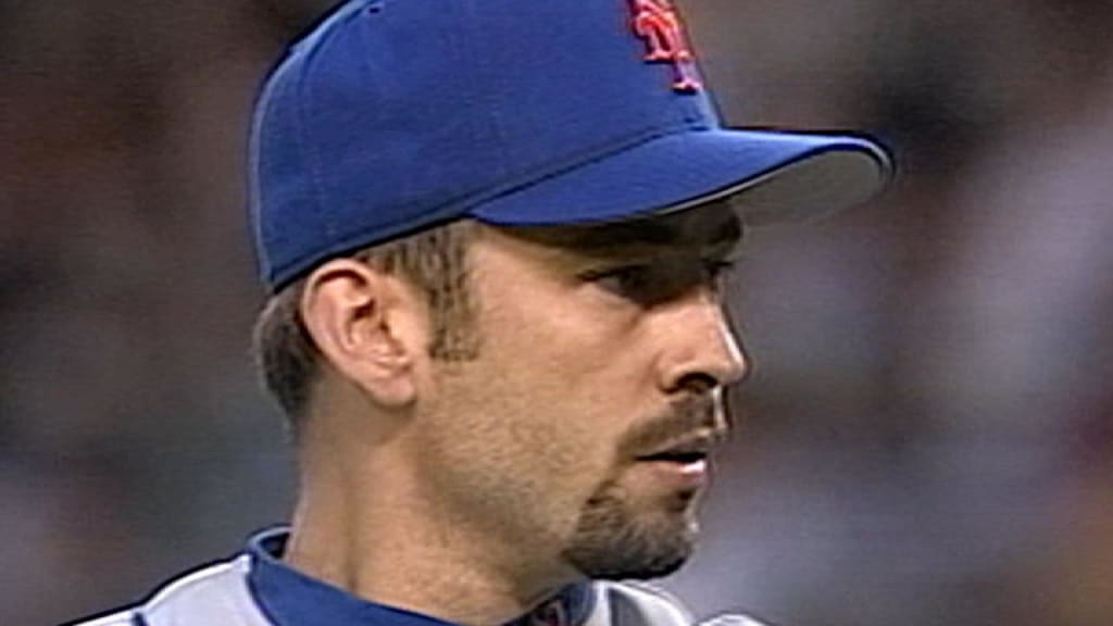 Bernard Gilkey wearing a white hat that the New York Mets only