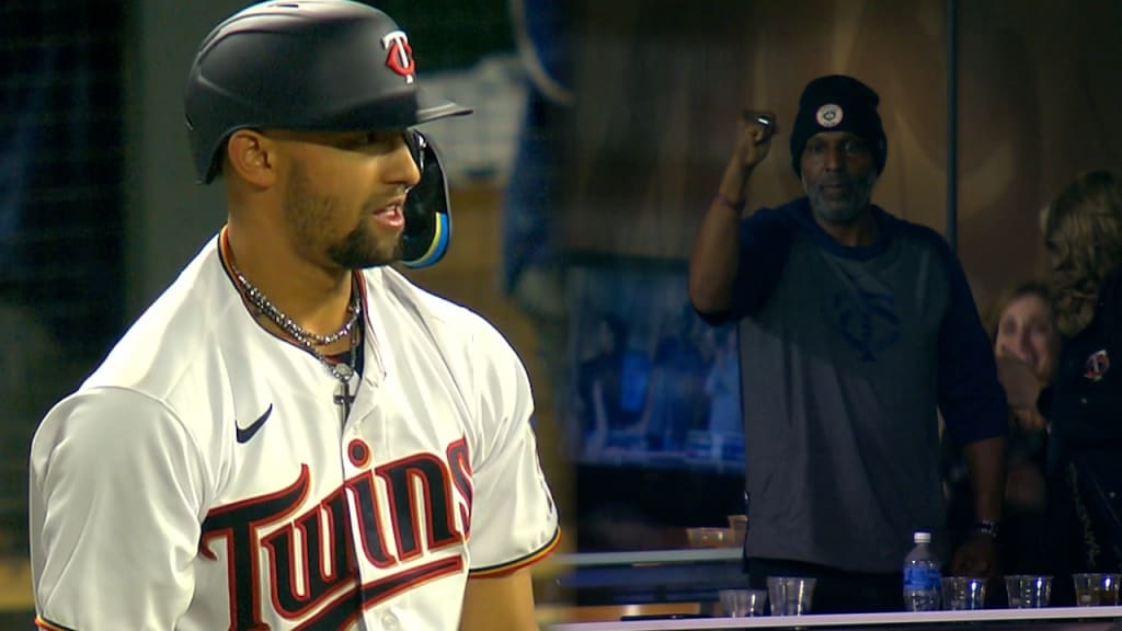 Watch: Buxton crashes into wall to make catch at spring training - Bring Me  The News