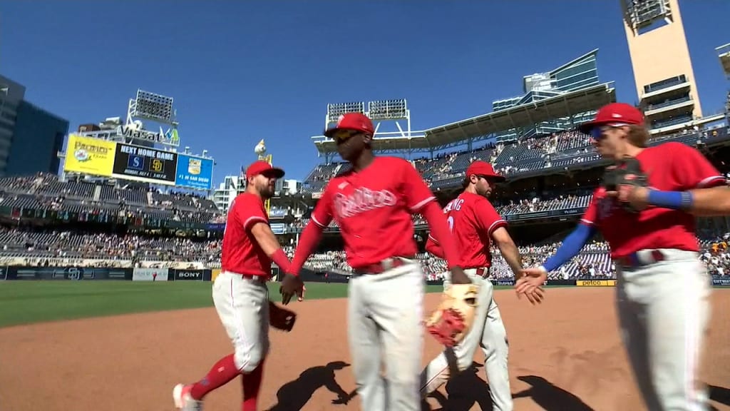 Harper breaks thumb in Phillies' 4-2 win over Padres