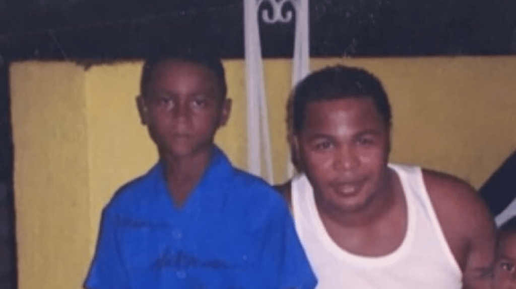 Photo of the Day: Young Ozzie Albies poses with fellow Braves legend Andruw  Jones