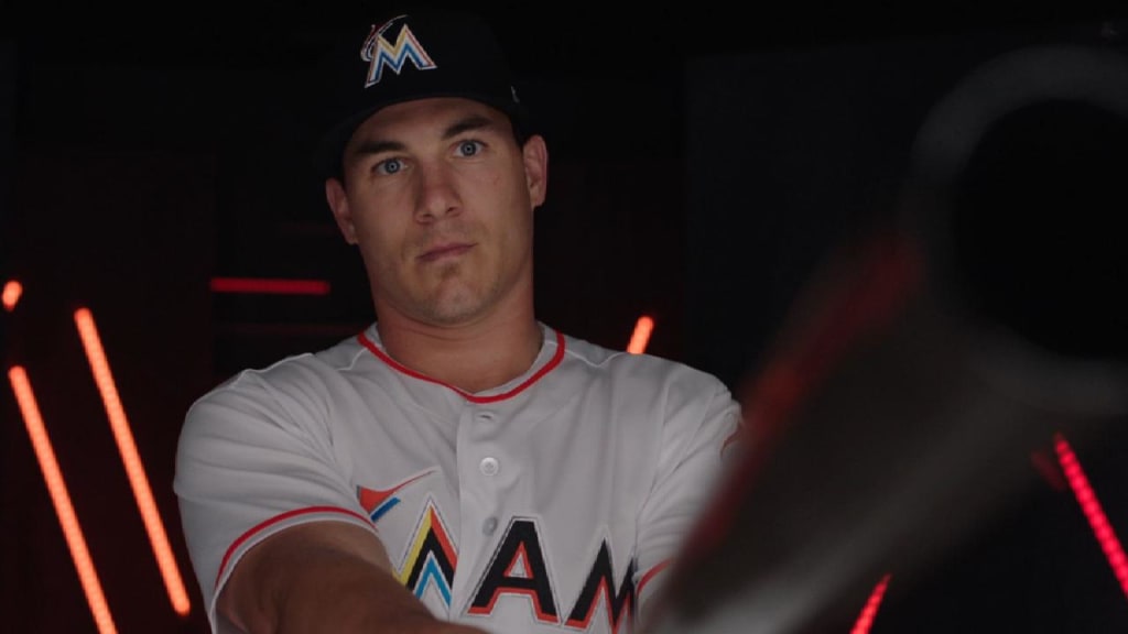 Who is JT Realmuto's wife, Alexis?