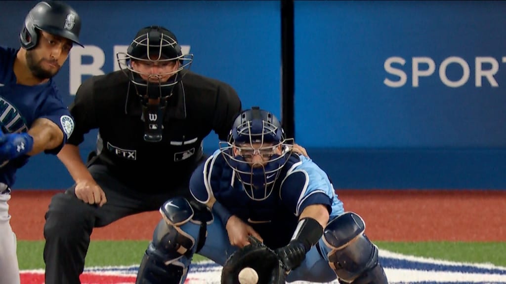 Blue Jays' Gurriel Jr. removed from game vs. Mariners with hamstring  tightness