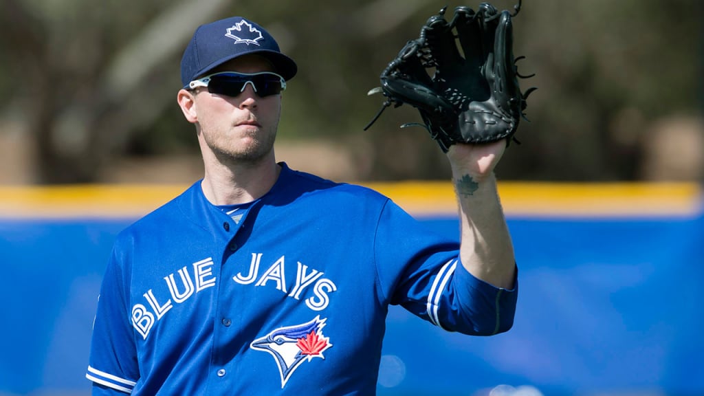 Michael Saunders' two-run single capped a four-run Blue Jays second inning on Thursday against the Pirates. (AP)