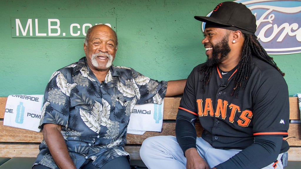 Luis Tiant had a 45-minute chat with Johnny Cueto before Tuesday's game at Fenway Park. (@RedSox)