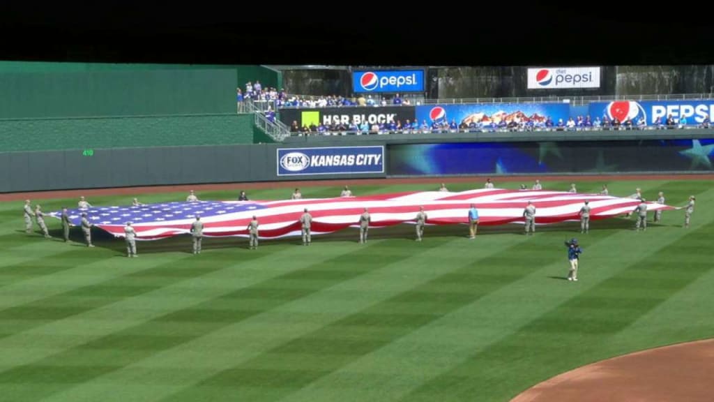 Greg Holland returns to KC to collect World Series ring, still waiting to  sign with a team