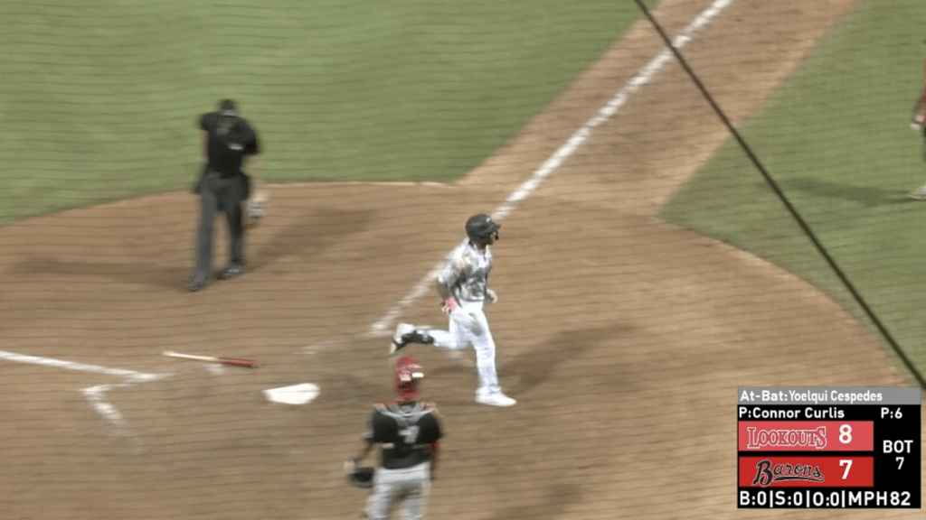 Cespedes rockets a game-tying three-run shot 