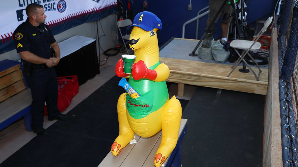 Australia Little League's blow-up kangaroo was on full display in the Cardinals' dugout on Sunday. (MLB.com)