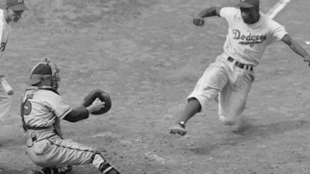 Sliding home: Jackie Robinson gets statue at Dodger Stadium