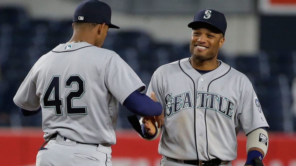 Mariners honored to don Jackie Robinson No. 42