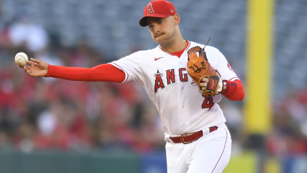 Angels release shortstop José Iglesias