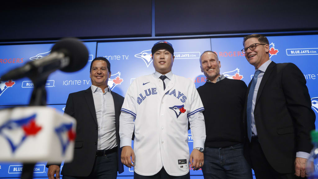 Ryu Hyun-jin to Wed Sports Announcer in January