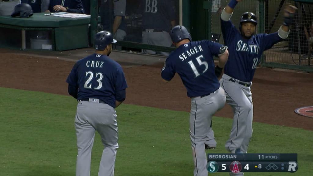 Seager's go-ahead three-run jack