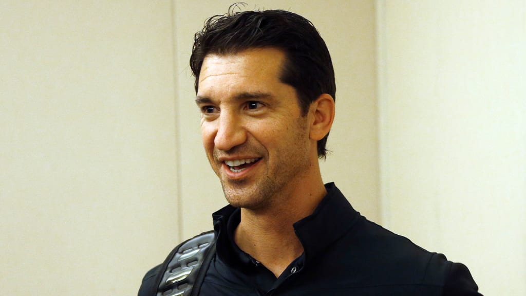D-backs general manager Mike Hazen contract extension