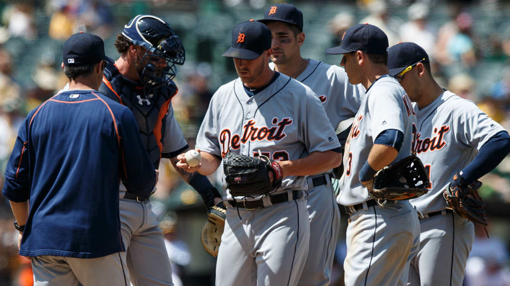 Warwick Saupold retired just one batter during the A's five-run sixth on Saturday. (AP)