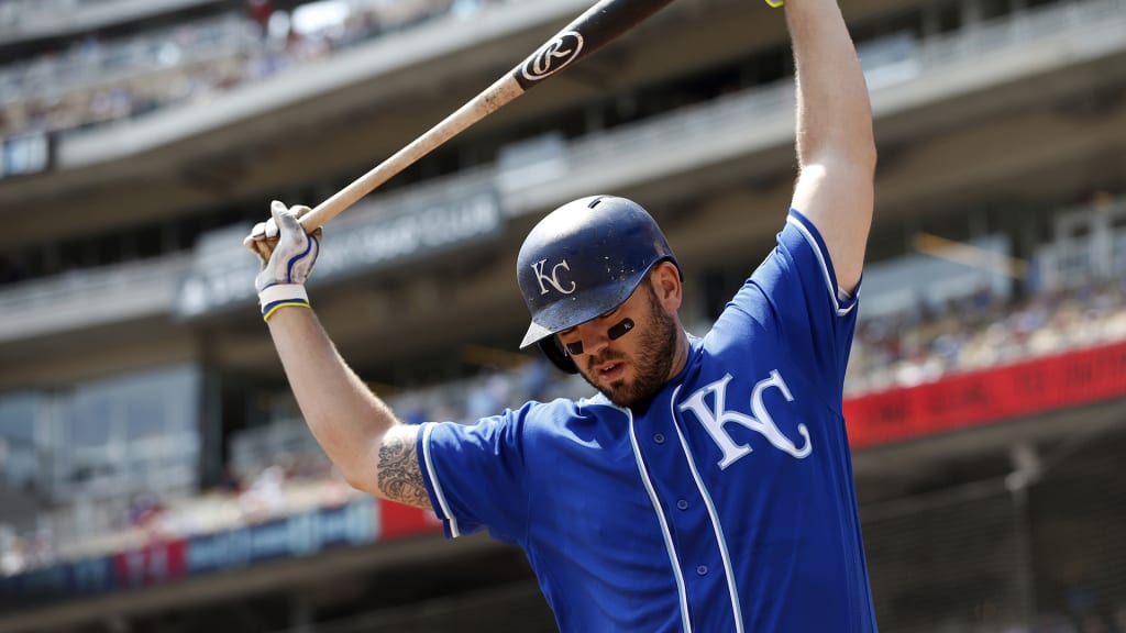 Mike Moustakas re-signing with Kansas City Royals