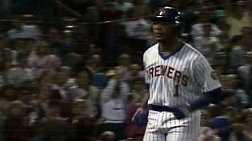 Atlanta Braves' Gary Sheffield watches his three-run home run off