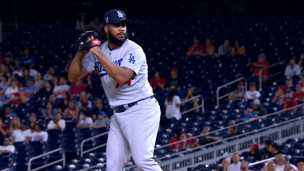 Dave Roberts calls out MLB over Guardians rain delay that wasted