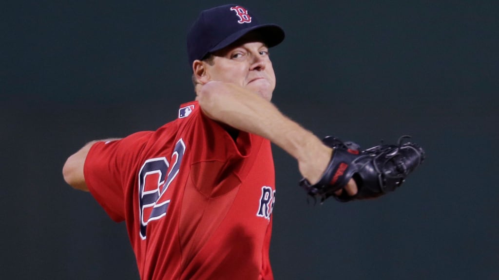 Rich Hill signs with Red Sox