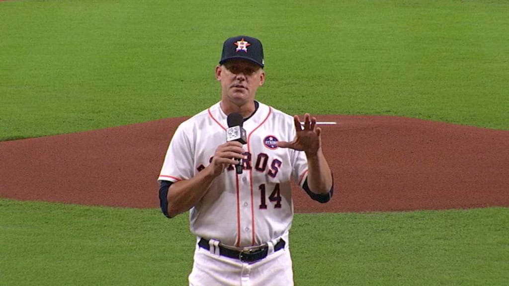 Hinch addresses crowd