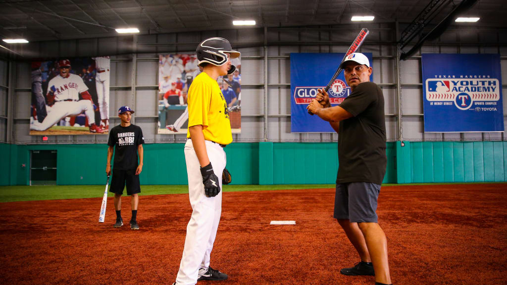 Online Baseball Training with Ivan Pudge Rodriguez - Scoolu