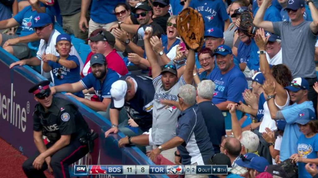 Fan Brings GIANT Glove To The Ballpark, glove