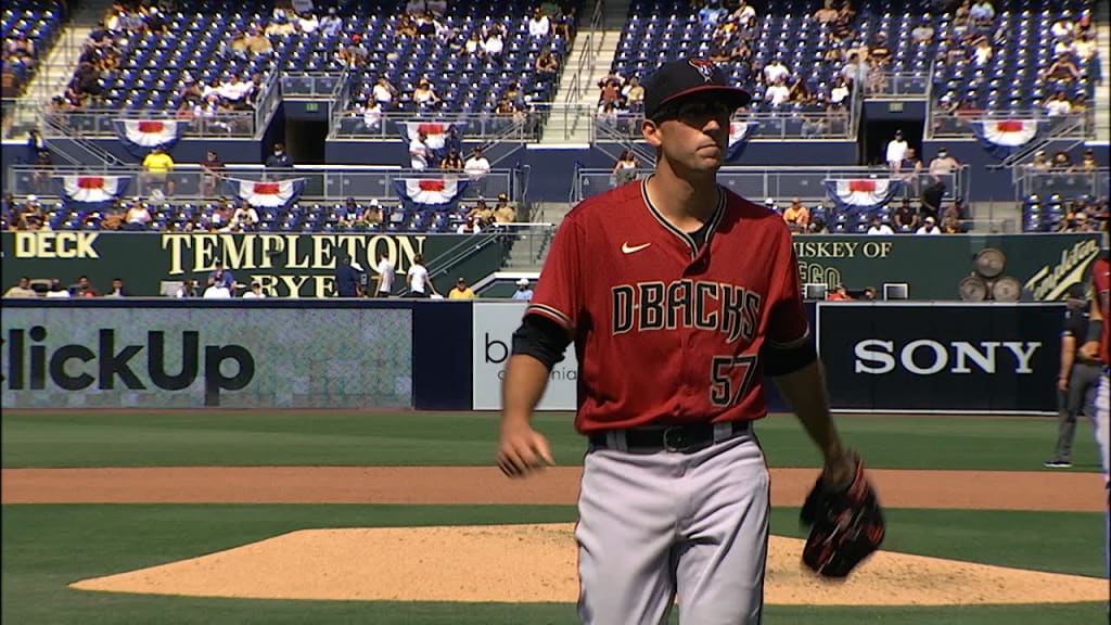 David Peralta exits D-backs' game vs. Reds after diving catch