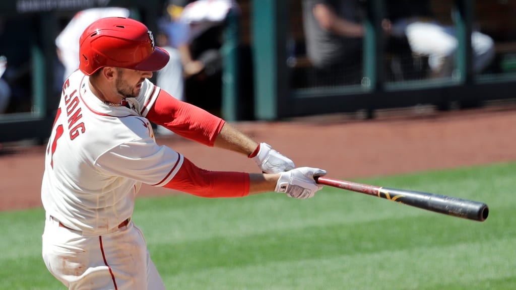 Cards' Molina catches his first bullpen session in camp