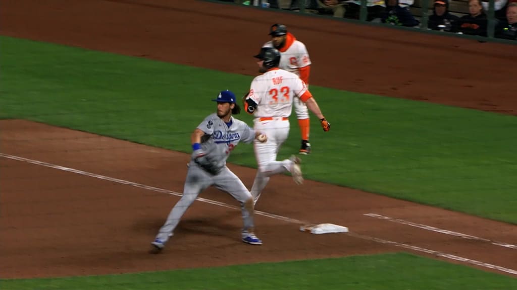 SF Giants beat Dodgers, Cody Bellinger's error the difference