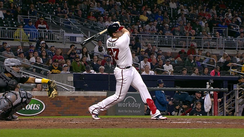 Austin Riley hits go-ahead home run in 9th inning in NLCS debut 