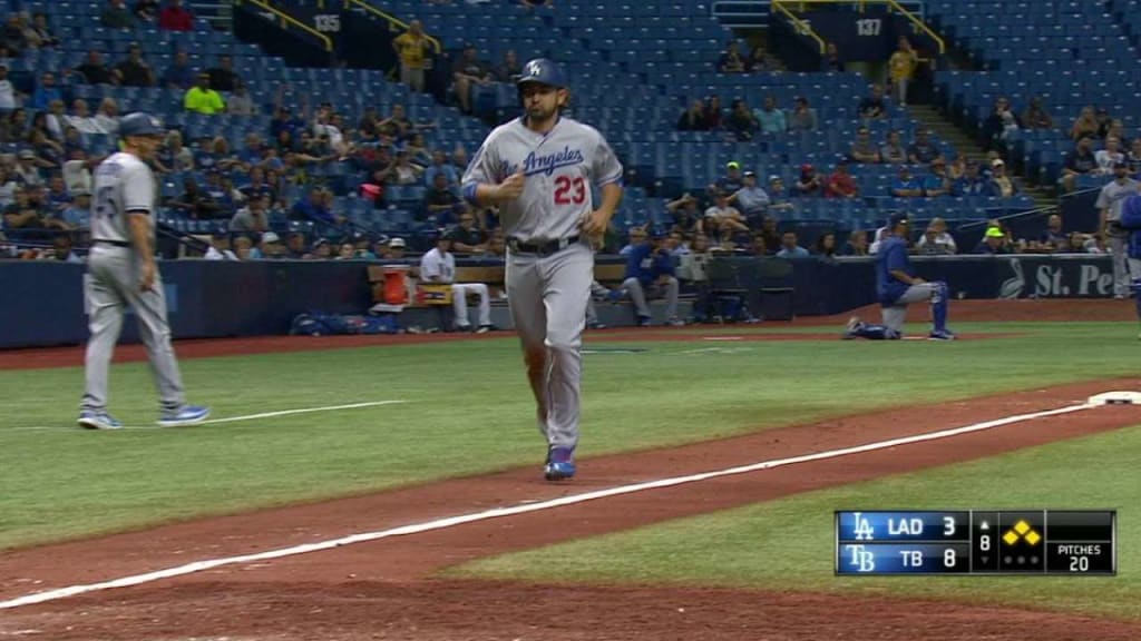 Utley plates Gonzalez with walk