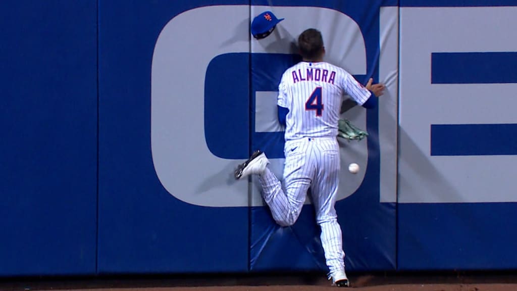 Albert Almora hits wall, Jeff McNeil leaves with 'body cramps' in
