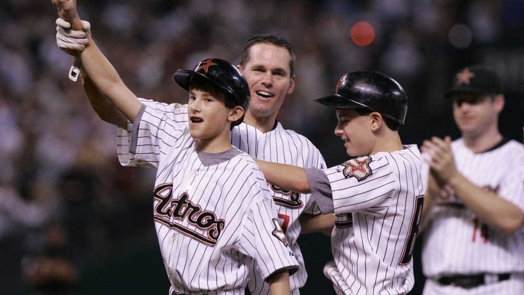 Cavan Biggio homers in Houston with dad, Craig (Astros Hall of Famer), in  the stands! 