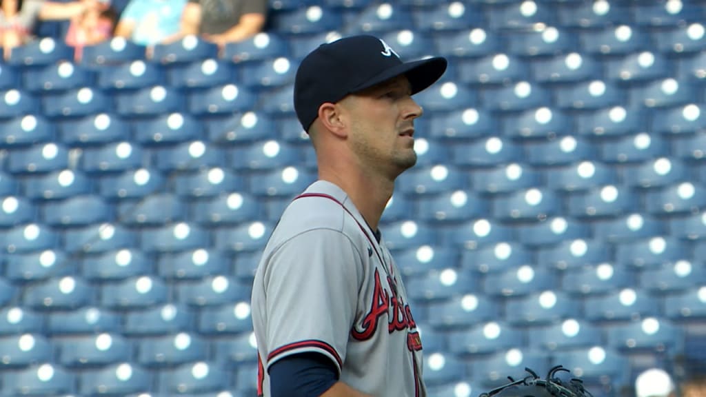 Braves rout Phillies in series finale