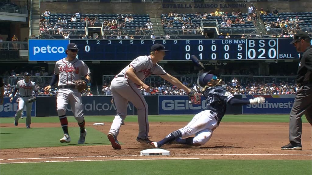 Tatis Jr.'s acrobatic slide