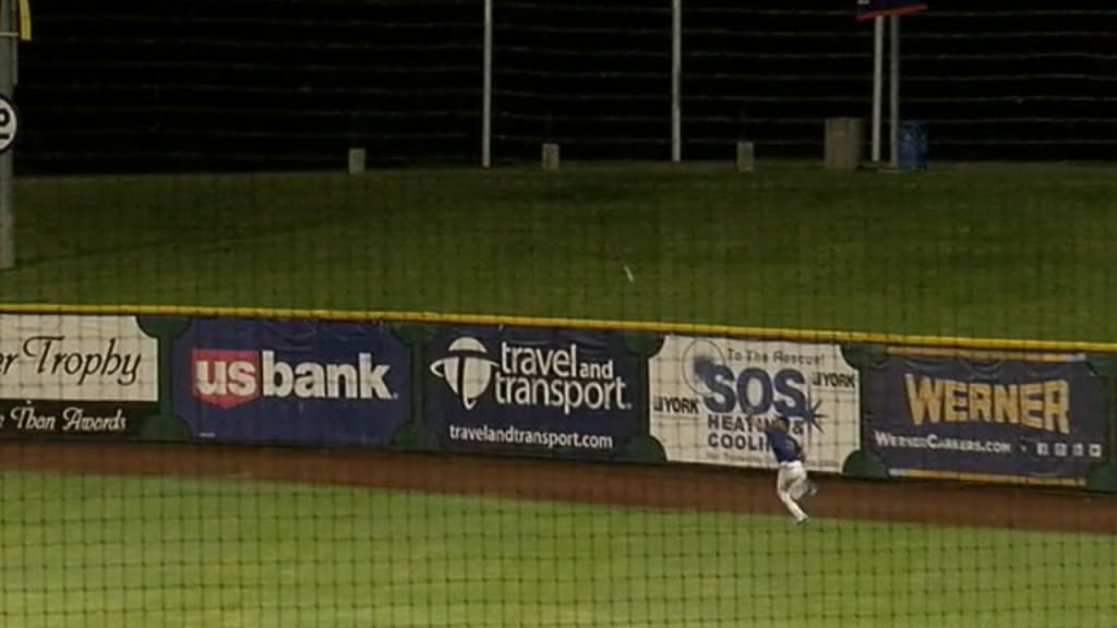 Chiefs' Patrick Mahomes hits long home run at Royals' celebrity softball  game