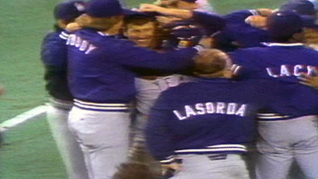 2012 Baseball Hall Of Fame: Barry Larkin, Ron Santo Enshrined 