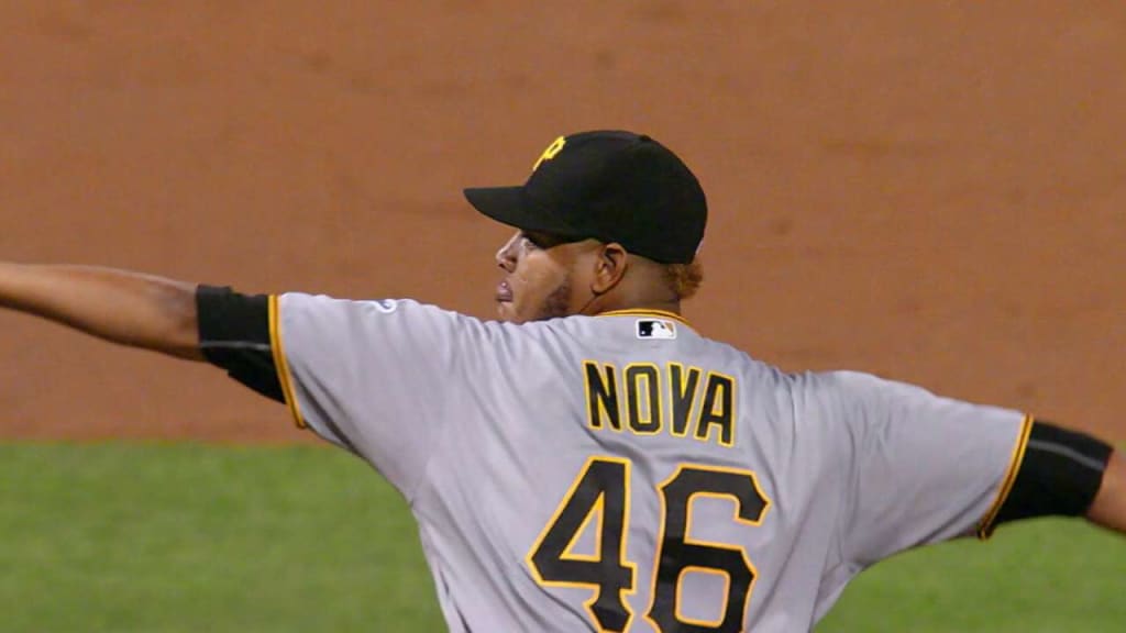 Pirates sign Ivan Nova to 3-year deal