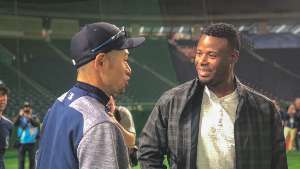 The Athletic on X: Ken Griffey Jr. helping Ichiro Suzuki with his