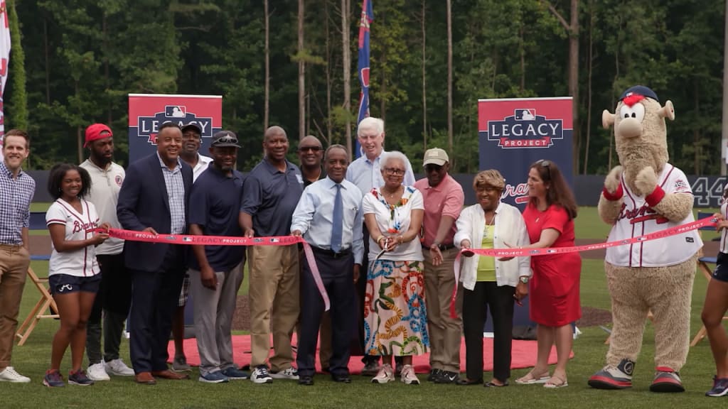 Atlanta Braves Honor Hank Aaron's Legacy with Formation of $2