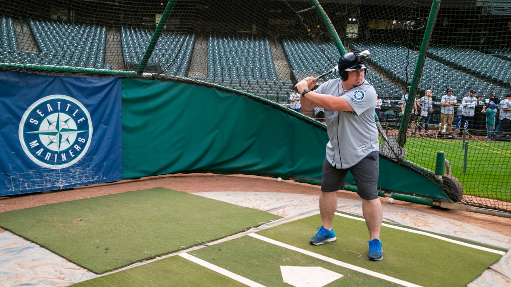 Batting Practice With METALLICA At San Francisco's AT&T Park (Video) 