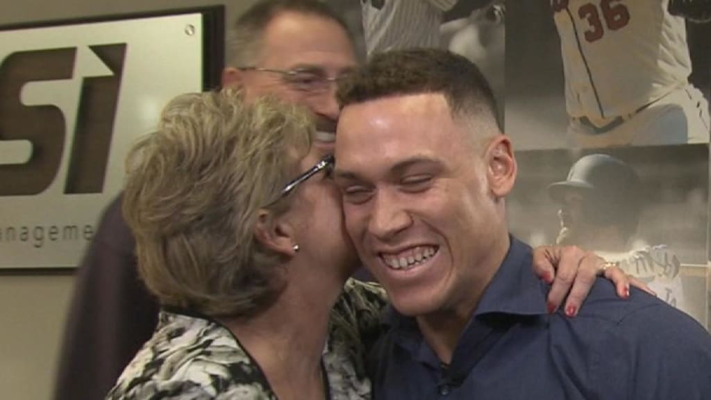 Aaron Judge wins AL Rookie of the Year Award