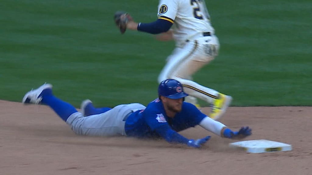 Chicago catcher Willson Contreras prepares to throw to second base