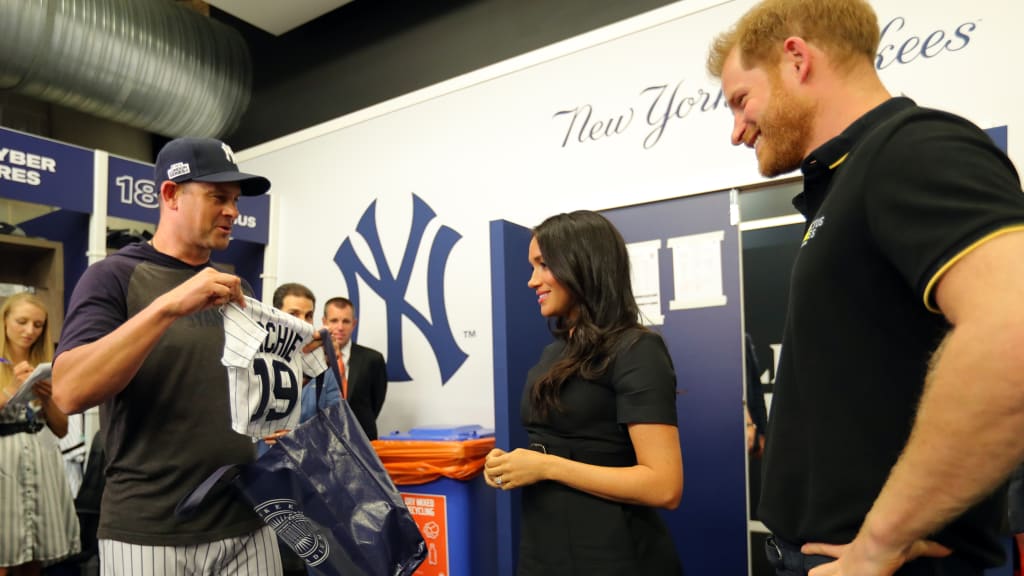 New York Yankees fans ecstatic to see Andy Pettitte added as advisor to  Aaron Boone