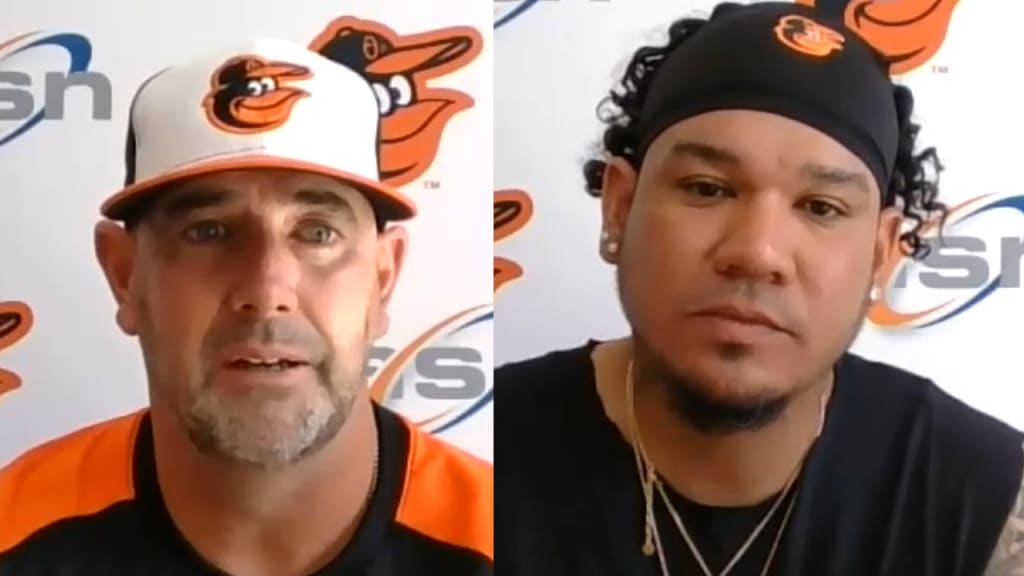 Hyde, Hernández on O's staff